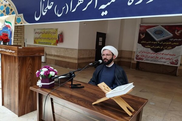 بانوان طلبه شرایط بهره مندی از نصرت الهی را برای مردم تبیین کنند