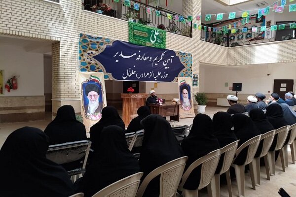 بانوان طلبه شرایط بهره مندی از نصرت الهی را برای مردم تبیین کنند