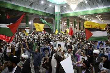 اجتماع بزرگ «فدائیان ولایت، مدافعان وطن» در قم / آیت‌الله سعیدی: یاوه‌گویی ترامپ اعلام جنگ با امت اسلامی است