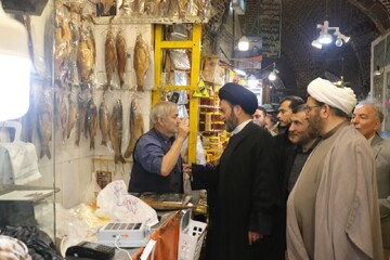 تصاویر/ حضور امام جمعه اردبیل در بازار