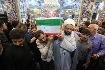 تصاویر/ وداع خانواده شهدای حملات اخیر رژیم صهیونیستی با پیکر مطهر شهدایشان در اصفهان