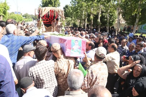 مراسم وداع با پیکر پاک شهید حسین ظفری در شهرستان نهاوند