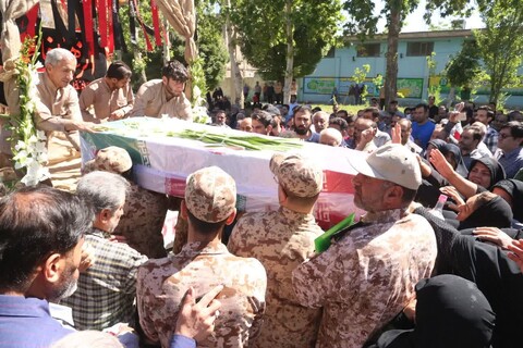 مراسم وداع با پیکر پاک شهید حسین ظفری در شهرستان نهاوند