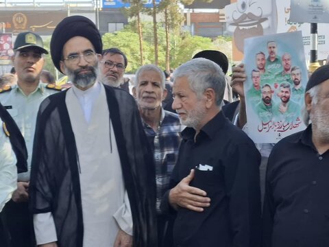 تصاویر/مراسم تشییع خودرویی شهدای مبارزه با اسرائیل در کاشان