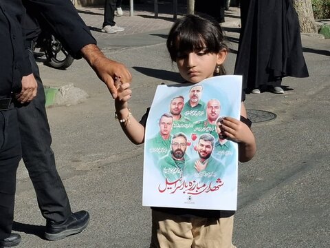 تصاویر/مراسم تشییع خودرویی شهدای مبارزه با اسرائیل در کاشان