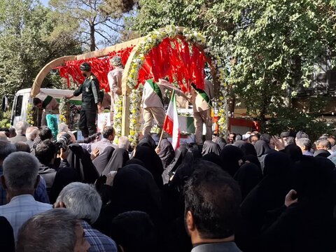 تصاویر/مراسم تشییع خودرویی شهدای مبارزه با اسرائیل در کاشان