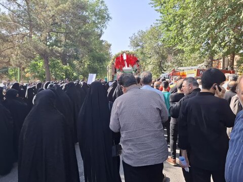 تصاویر/مراسم تشییع خودرویی شهدای مبارزه با اسرائیل در کاشان