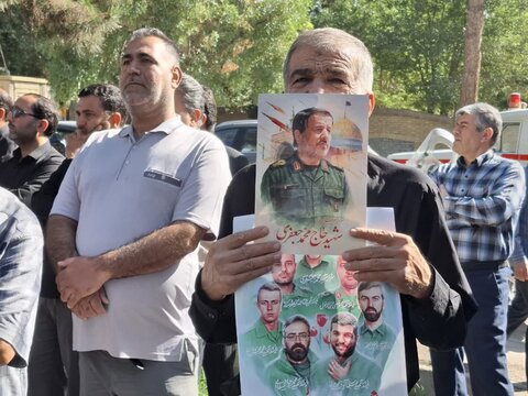تصاویر/مراسم تشییع خودرویی شهدای مبارزه با اسرائیل در کاشان