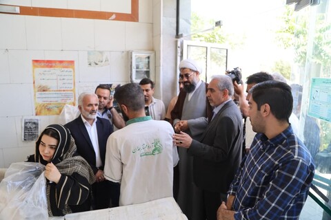 تصاویر / حضور امام جمعه همدان در بازار