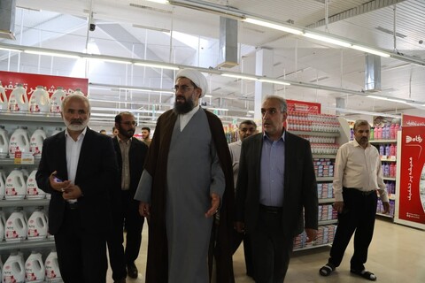 تصاویر / حضور امام جمعه همدان در بازار