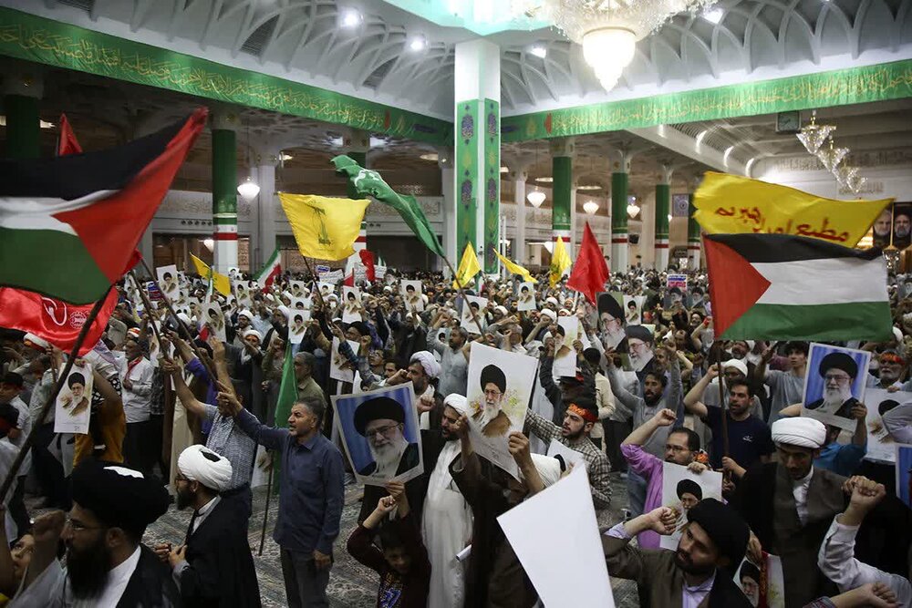 اجتماع بزرگ «فدائیان ولایت، مدافعان وطن» در قم / آیت‌الله سعیدی: یاوه‌گویی ترامپ اعلام جنگ با امت اسلامی است