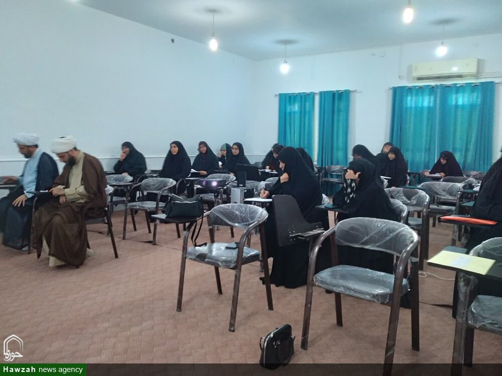 نشست روشنگری بصیرتی در مدرسه علمیه حضرت زینب(سلام الله علیها)