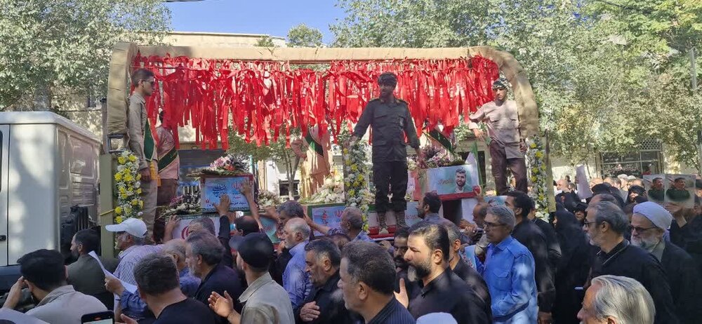 مراسم تشییع شهدای مبارزه با اسرائیل در کاشان برگزار شد
