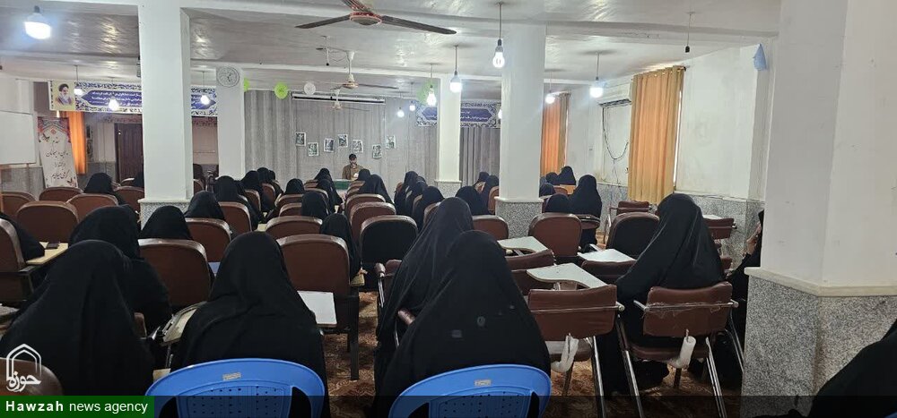 نشست بصیرتی در مدرسه علمیه حضرت خدیجه(س) بندرماهشهر + تصاویر