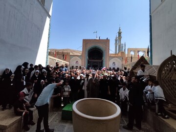 فیلم | تعویض پرچم و نقاره‌ زنی در کربلای ایران همزمان با آغاز امامت حضرت مهدی(عج)