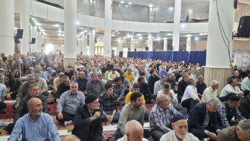 فیلم | مشت‌های گره‌کرده مردم شهید پرور در نماز جمعه نظرآباد