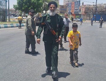 پیام امام جمعه اهواز در نماز جمعه با لباس نظامی