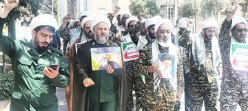 فیلم| حضور امام جمعه همراه روحانیون و طلاب آران و بیدگل در محکومیت جنایات رژیم ظالم صهیونیستی