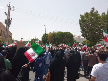 تصاویر/ حضور طلاب مدرسه علمیه فاطمه الزهرا (س) اراک در راهپیمایی جمعه خشم و نصر