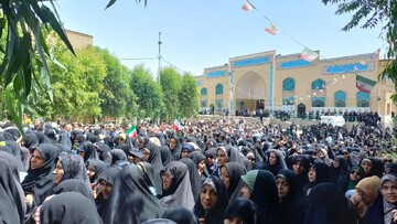 تصاویر/ حضور طلاب مدرسه علمیه فاطمه الزهرا ساوه در راهپیمایی جمعه های خشم و نصر