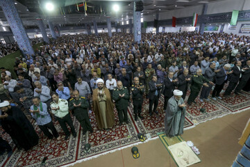 تصاویر/ حضور با شکوه مردم در نماز جمعه خشم و نصر در بیرجند