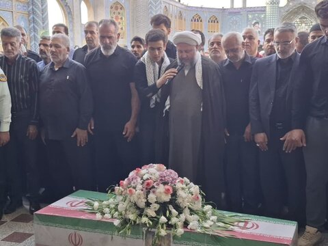 تصاویر/تشییع ، شهید مدافع امنیت و مقابله با تهاجم دشمن صهیونیستی شهید روح اله گیاهدوست، در آران وبیدگل