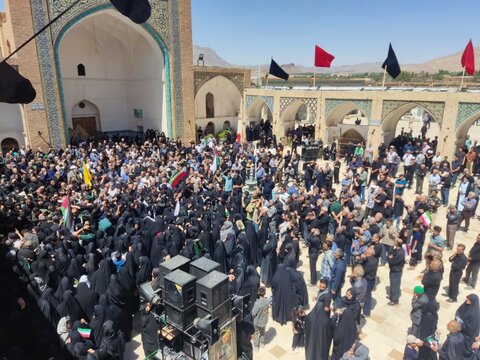 تصاویر/ تشیع و ختم شهیدمبارزه با اسرائیل در آستان علی بن باقر(ع)