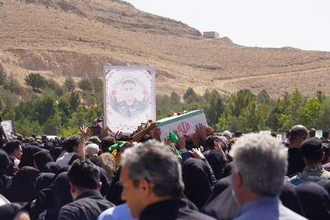 تصاویر تشییع ۳ تن از شهدای والامقام ارتش در لرستان