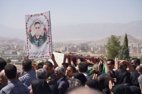 تصاویر تشییع ۳ تن از شهدای والامقام ارتش در لرستان