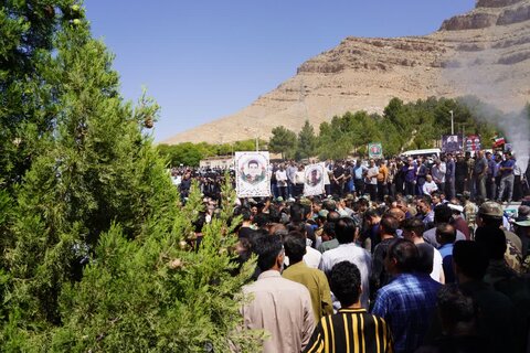 تصاویر تشییع ۳ تن از شهدای والامقام ارتش در لرستان
