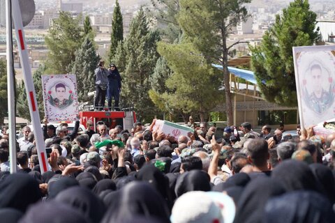 تصاویر تشییع ۳ تن از شهدای والامقام ارتش در لرستان