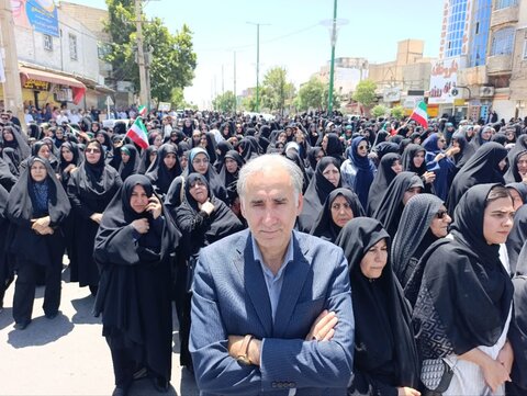 تصاویر راهپیمایی حماسی نمازگزاران کوهدشت در محکومیت تهاجم جنایتکارانه رژیم صهیونیستی به کشورمان