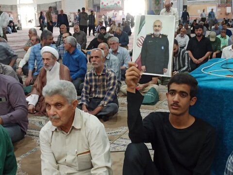 تصاویر/ نماز پرصلابت ودشمن شکن جمعه کاشان