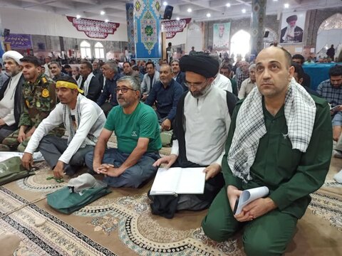 تصاویر/ نماز پرصلابت ودشمن شکن جمعه کاشان