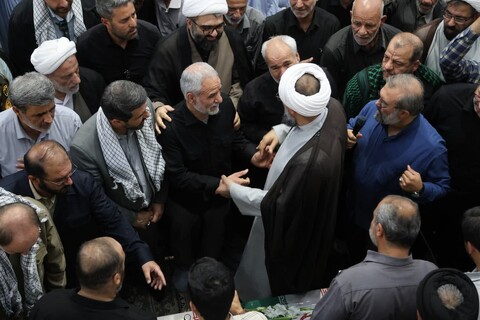 تصاویر / اقامه نماز بر پیکر شهید امین کرمی