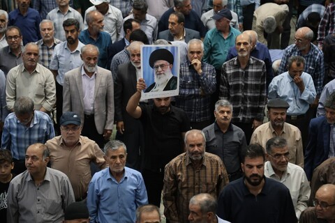 تصاویر / اقامه نماز بر پیکر شهید امین کرمی