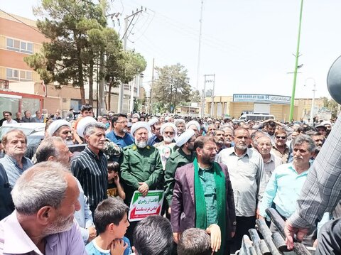 تصاویر/حضورامام جمعه همراه روحانیون و طلاب آران و بیدگل در محکومیت جنایات رژیم ظالم صهیونیستی