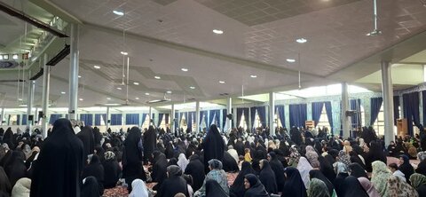 تصاویر/حضور پر شور طلاب و کادر و اساتید مدرسه علمیه الزهرا (س) اراک در جمعه های خشم