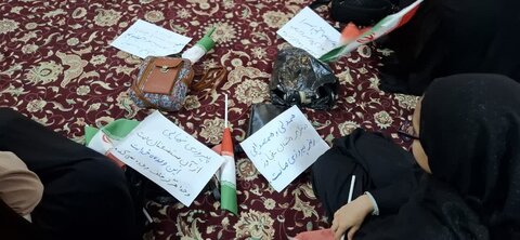 تصاویر/حضور پر شور طلاب و کادر و اساتید مدرسه علمیه الزهرا (س) اراک در جمعه های خشم