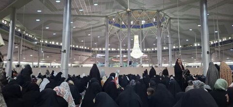 تصاویر/حضور پر شور طلاب و کادر و اساتید مدرسه علمیه الزهرا (س) اراک در جمعه های خشم