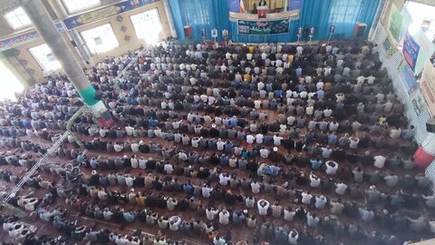 تصاویر حضور پرشور مردم ولایت مدار نورآباد در نماز جمعه