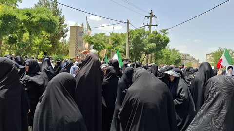 تصاویر/حضور طلاب مدرسه علمیه مهدیه خنداب در راهپیمایی جمعه های خشم و نصر