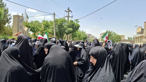 تصاویر/حضور طلاب مدرسه علمیه مهدیه خنداب در راهپیمایی جمعه های خشم و نصر