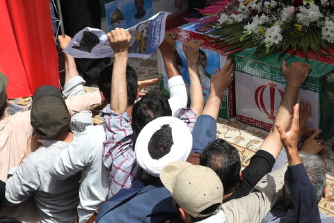 تصاویر/  تشییع 5 شهید استان قم در حملات رژیم صهیونیستی در راهپیمای جمعه های "خشم و نصر"