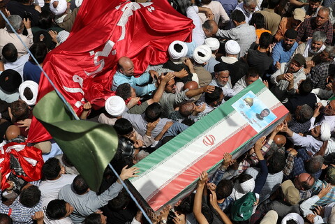 تصاویر/  تشییع 5 شهید استان قم در حملات رژیم صهیونیستی در راهپیمای جمعه های "خشم و نصر"