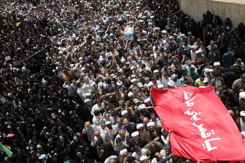 تصاویر/  تشییع 5 شهید استان قم در حملات رژیم صهیونیستی در راهپیمای جمعه های "خشم و نصر"