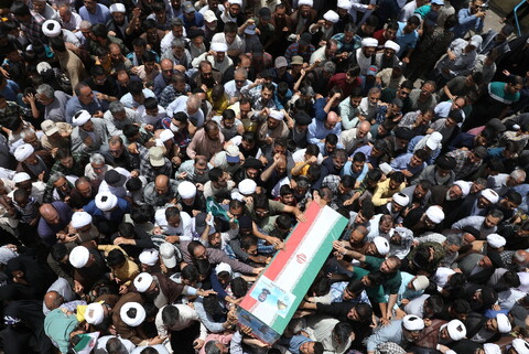 تصاویر/  تشییع 5 شهید استان قم در حملات رژیم صهیونیستی در راهپیمای جمعه های "خشم و نصر"