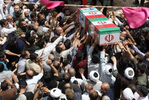 تصاویر/  تشییع 5 شهید استان قم در حملات رژیم صهیونیستی در راهپیمای جمعه های "خشم و نصر"