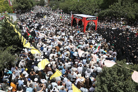 تصاویر/  تشییع 5 شهید استان قم در حملات رژیم صهیونیستی در راهپیمای جمعه های "خشم و نصر"