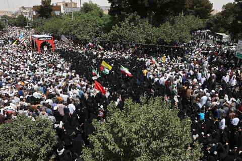تصاویر/  تشییع 5 شهید استان قم در حملات رژیم صهیونیستی در راهپیمای جمعه های "خشم و نصر"